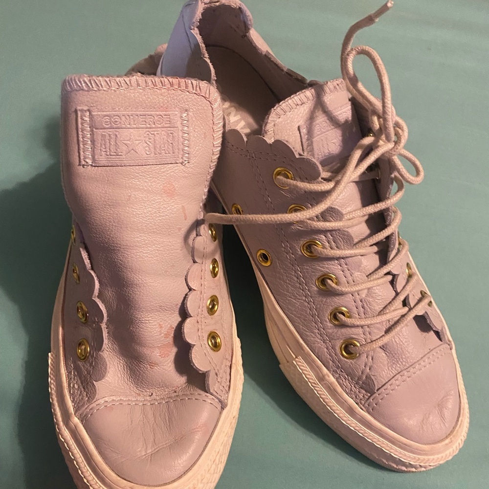 👟 Converse Women’s 7 Sneakers – Frill Thrills Scalloped Low Top Leather (Lilac)